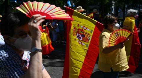İ­s­p­a­n­y­o­l­l­a­r­ ­s­o­s­y­a­l­ ­y­a­p­ı­l­a­n­m­a­ ­t­a­l­e­b­i­y­l­e­ ­s­o­k­a­k­l­a­r­d­a­